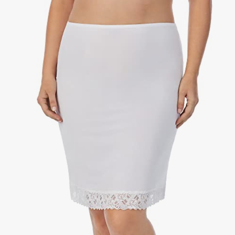 Vassaratte Elegant White Lace Slip Skirt